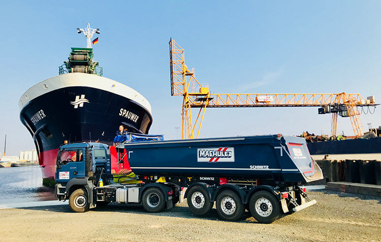 Transportleistungen-Machulez-Cuxhaven-Schifftransport-LKW-Schiff-Logistik-Cux