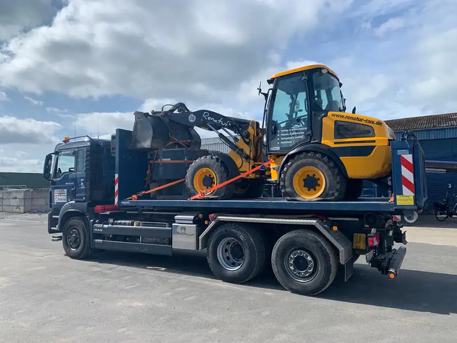 Baumaschinen-Transport-bis-6,5t-Cuxhaven-Machulez-Transport-GmbH-Tieflader-Transport