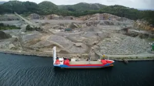 Wasserbausteine-Machulez-Naturstein-Logistik-Loading-Hausvik-Cuxhaven-Skandinavien
